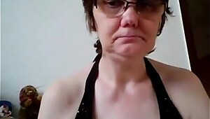 Freche oma wird nackt